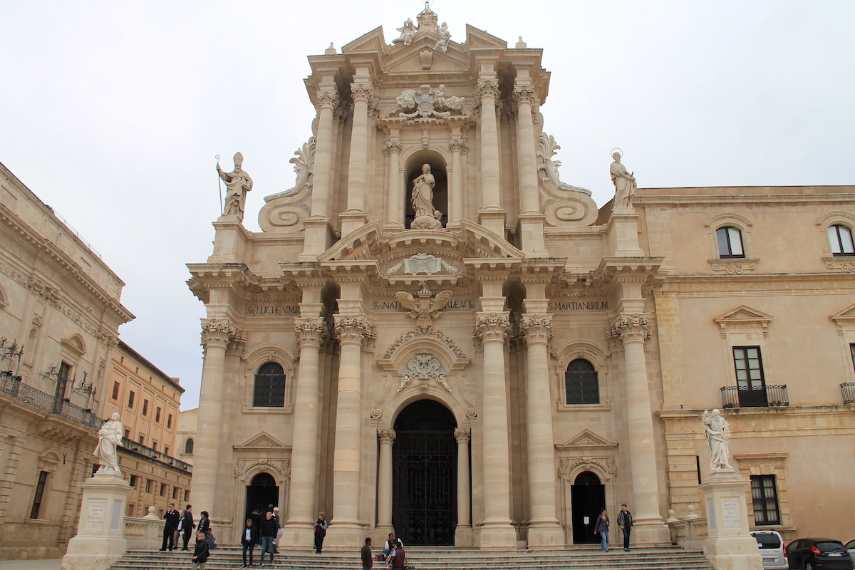 Zabytki Sycylii - katedra na wyspie Ortygia w Syrakuzach