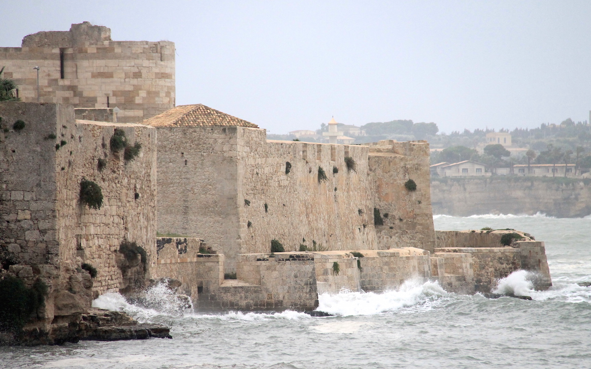 !Widok na Castello Maniace - Wyspa Ortygia, Syrakuzy
