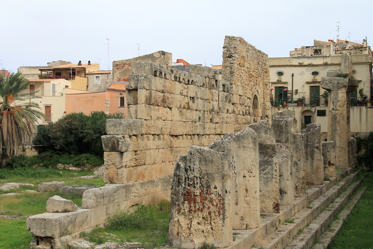 !Ruiny świątyni Apollina - Wyspa Ortygia w Syrakuzach