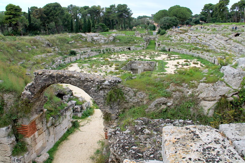 !Amfiteatr rzymski - Park Archeologiczny Neapolis w Syrakuzach