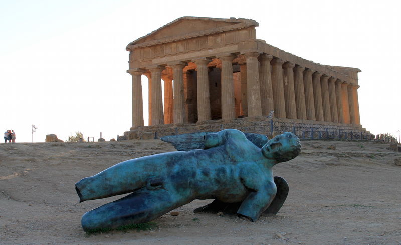 Rzeźba autorstwa Igora Mitoraja w Dolnie Świątyń w Agrigento (Valle dei Templi)