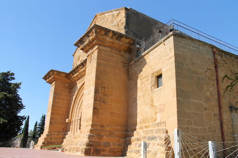Kościół św. Mikołaja stojący przed Muzeum Archeologicznym w Agrigento