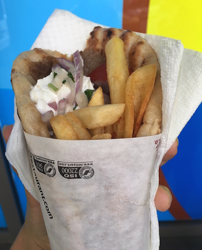 Souvlaki (na wynos) z Savvas Restaurant w Atenach