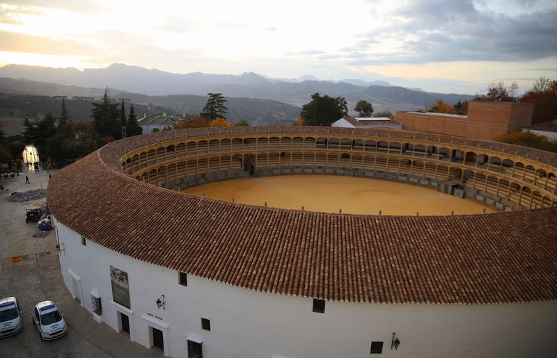 Widok na arenę byków z Restauracji Panoramico na dachu hotelu Catalonia Ronda