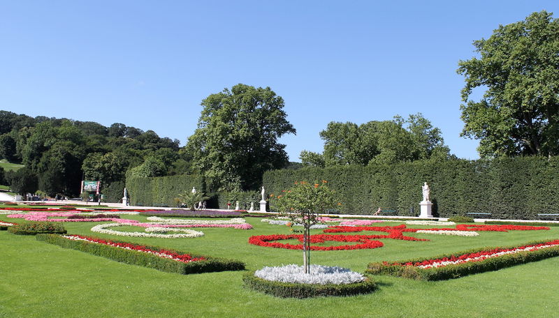 !Fragment ogrodów kompleksu Pałacu Schönbrunn w Wiedniu