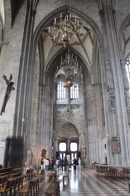 Wnętrze Katedry w Wiedniu