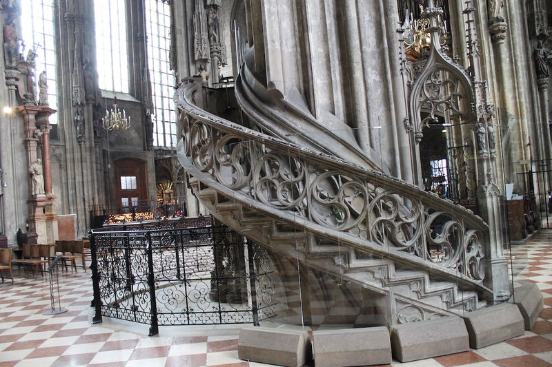 Widok na pulpit w Katedrze w Wiedniu