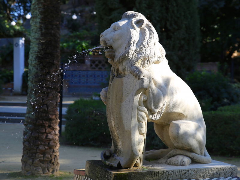 Lew z Fontanny Lwów (Fuente de los Leones) w Parku Marii Luizy w Sewilli