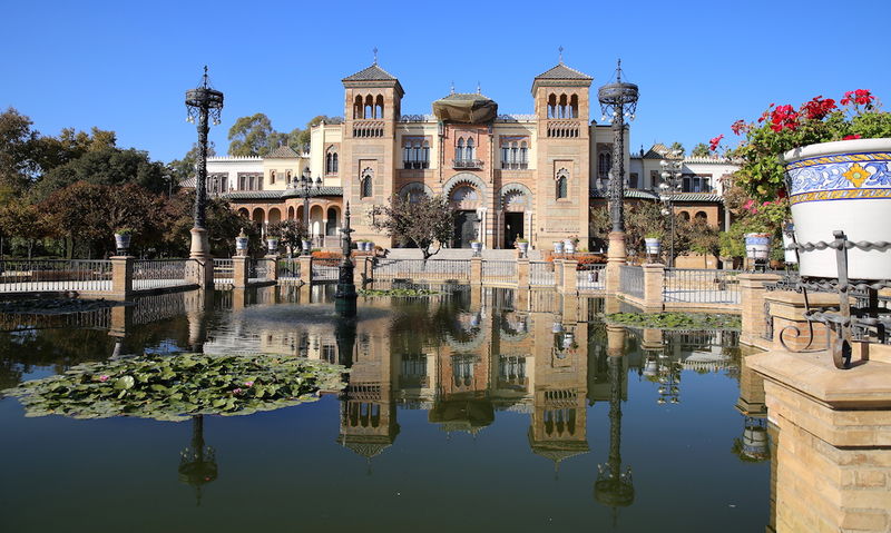 !Pawilon Mudéjar (Pabellón Mudéjar) - siedziba Muzeum Sztuki i Lokalnych Zwyczajów w Sewilli
