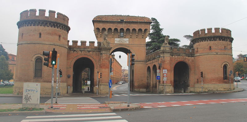  Porta Saragozza - jedna z bram miejskich w Bolonii