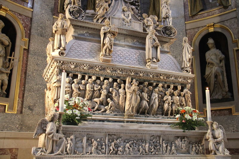 !Bolonia, Bazylika św. Dominika - grobowiec w kaplicy św. Dominika