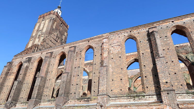 Ruiny kościoła farnego w Guben