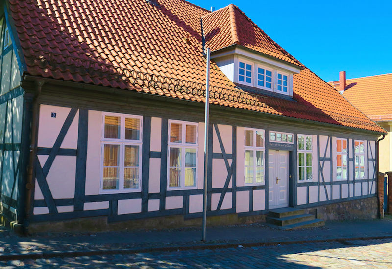 Dom z muru praskiego w Bergen auf Rügen - Wyspa Rugia, Niemcy