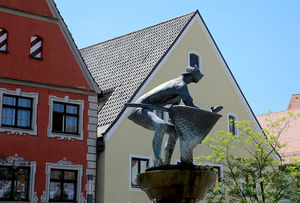 Fontanna rybaka (Fischerbrunnen) na placu Schrannenplatz w Memmingen
