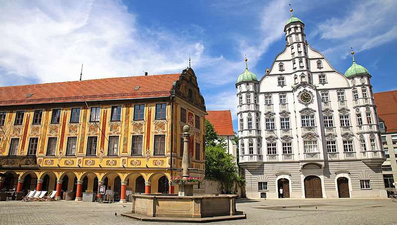 Marktplatz w Memmingen - widok na ratusz