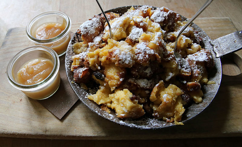 Kaiserschmarrn (omlet cesarski) w restauracji Kaisergarten w Monachium