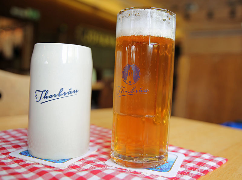 Piwo w restauracji Thorbräu Bräustüberl w Augsburgu