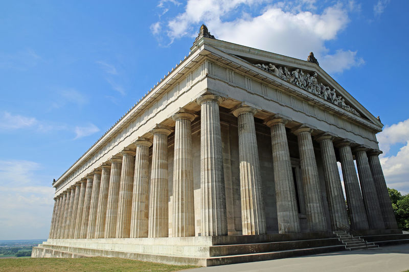 Walhalla nieopodal Ratyzbony - budowla wzorowana na Partenonie