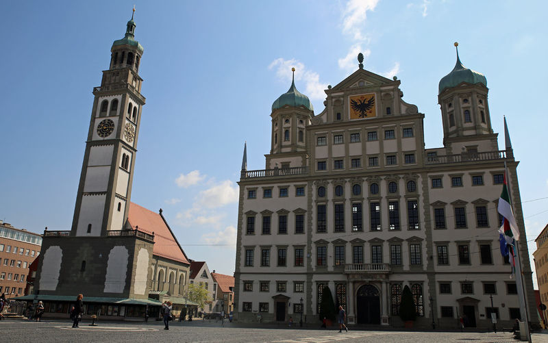 !Plac Ratuszowy w Augsburgu - widok na Ratusz i wieżę Perlachturm