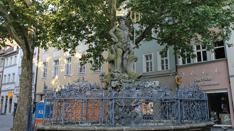 Bamberg - fontanna Neptuna, nazywana czasem złośliwie Człowiekiem z widelcem (Gabelmann)