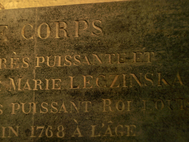 !Fragment płyty nagrobnej Marii Leszczyńskiej - Katedra Saint-Denis
