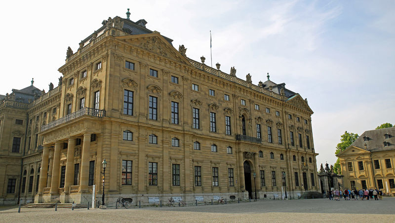 Würzburg - widok na fragment Rezydencji od strony Placu