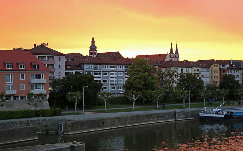 Würzburg 0 widok ze Starego Mostu o zachodzie Słońca