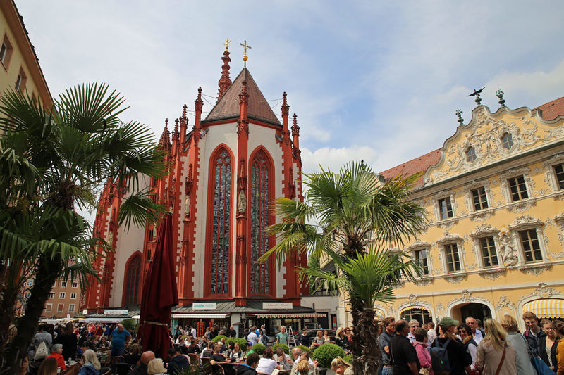 Würzburg - Rynek (Marktplatz) i widok na kaplicę Marii (Marienkapelle)