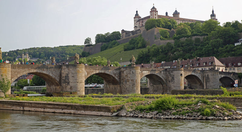 Widok na Stary Mosy i Twierdzę w Würzburgu
