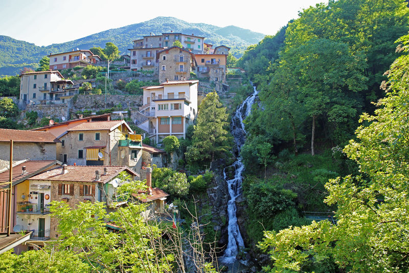 Widok na wodospad w Nesso (nad jeziorem Como)