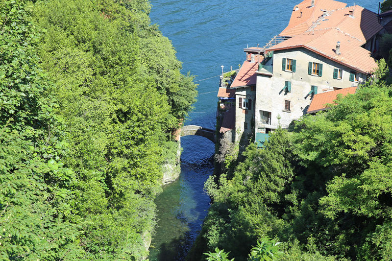 Widok na most w Nesso (nad jeziorem Como)