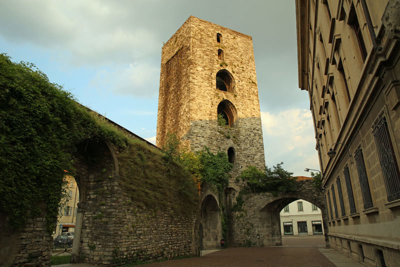 Jedna z dawnych wież w Como