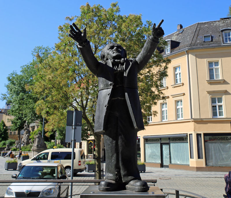 !Jeden z pomników Richarda Wagnera w Bayreuth