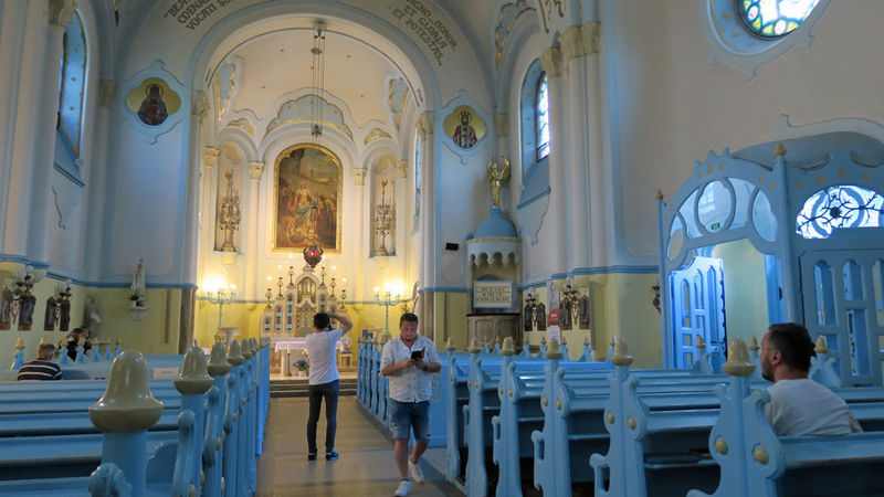 !Wnętrze Niebieskiego Kościoła w Bratysławie