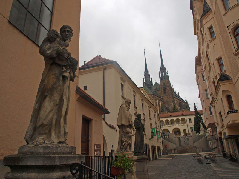Okolice krypty i klasztora Kapucynów w Brnie