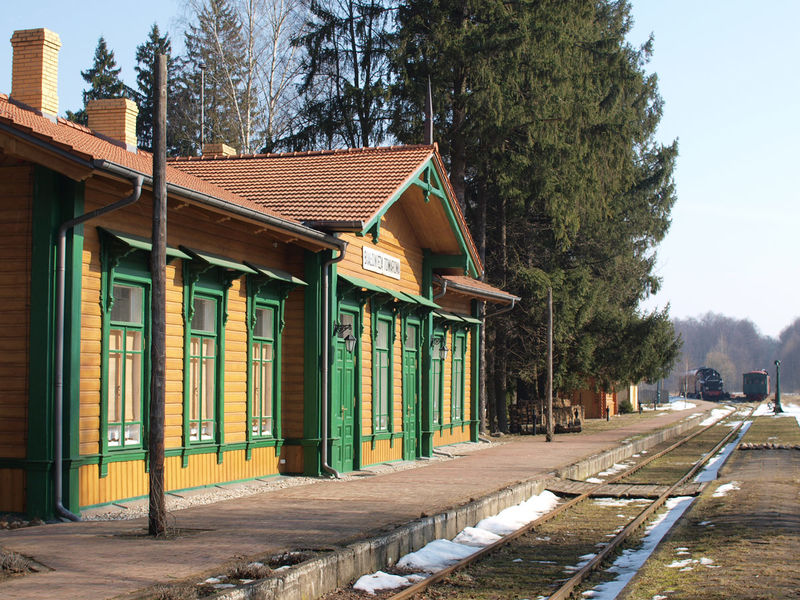 Puszcza Białowieska - Restauracja Carska w Białowieży (budynek dawnej stacji kolejowej)