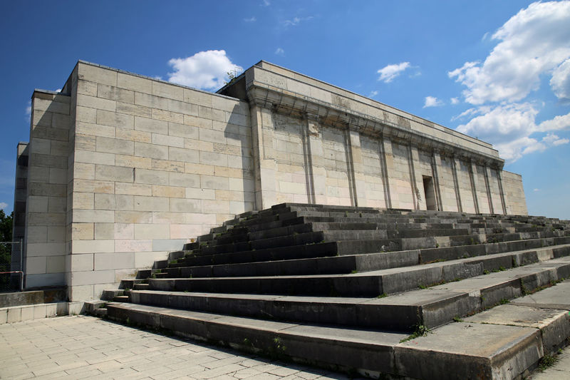 Norymberga - Pole Zappelina (Zeppelinfeld) i trubuna Zeppelinhaupttribüne