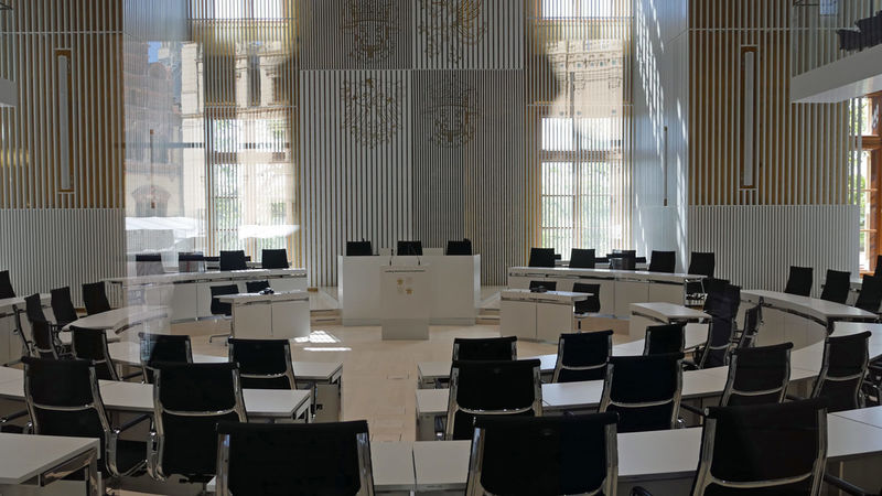 !Sala obrad Landtagu Meklemburgii-Pomorza Przedniego - Zamek w Schwerinie
