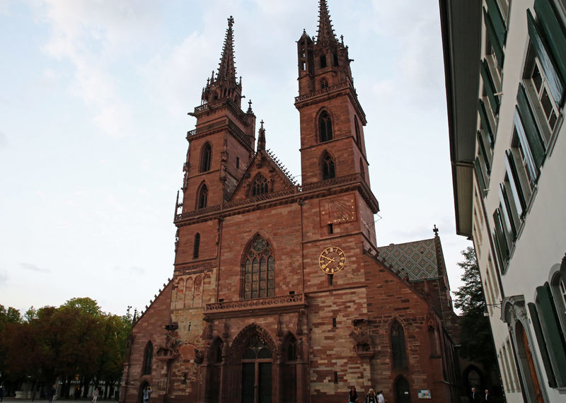 Atrakcje Bazylei - fasada katedry