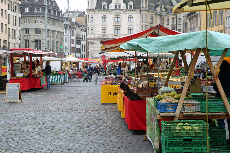 Targ na Rynku (Marktplatz) w Bazylei