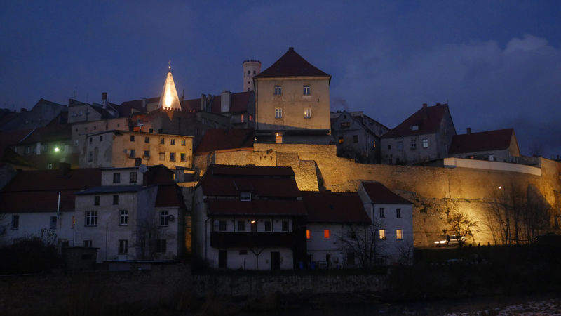 Bystrzyca Kłodzka - panorama miasta wieczorem