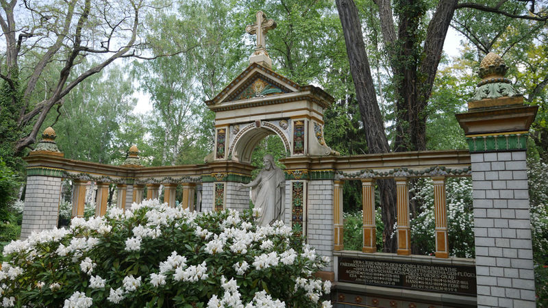 !Grobowiec rodziny Hoffmannów - Cmentarz Dorotheenstädtischer w Berlinie