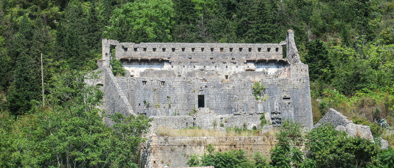 Perast - ruiny weneckiej twierdzy