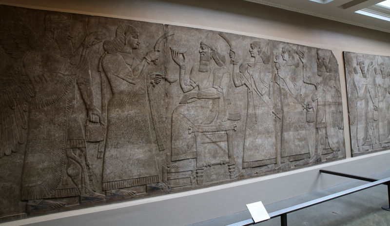 !Rzeźbione panele kamienne z pałacu w mieście Nimrud - British Museum (Muzeum Brytyjskie) w Londynie