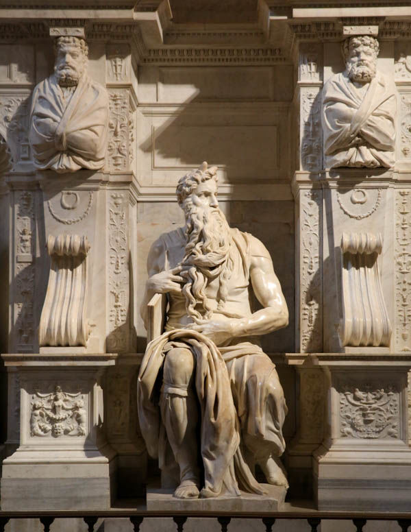 Rzeźba Mojżesza autorstwa Michała Anioła - Bazylika św. Piotra w Okowach w Rzymie