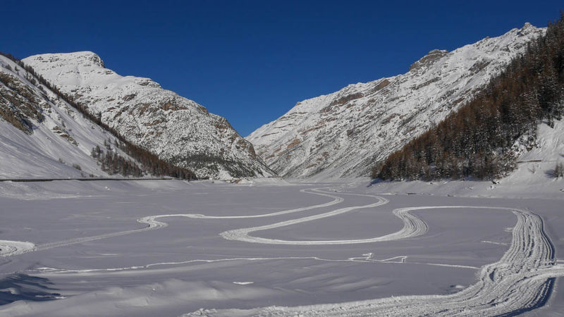 !Zamarźnięte jezioro Lago di Livigno