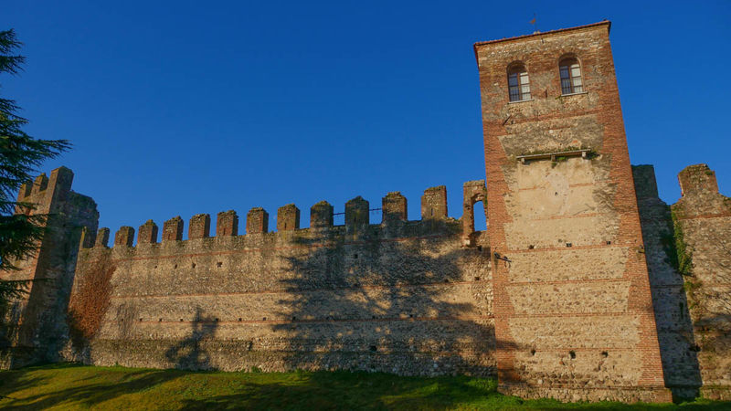 !Fortyfikacje w Lazise (nad jeziorem Garda)