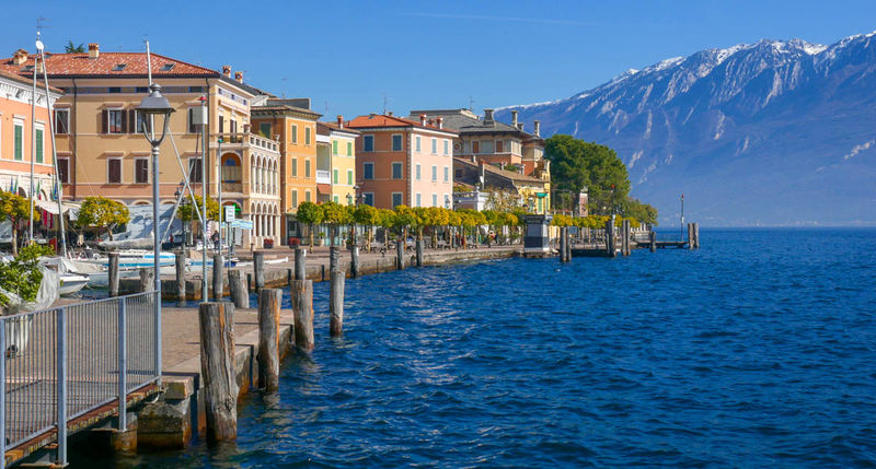!Gargnano nad jeziorem Garda