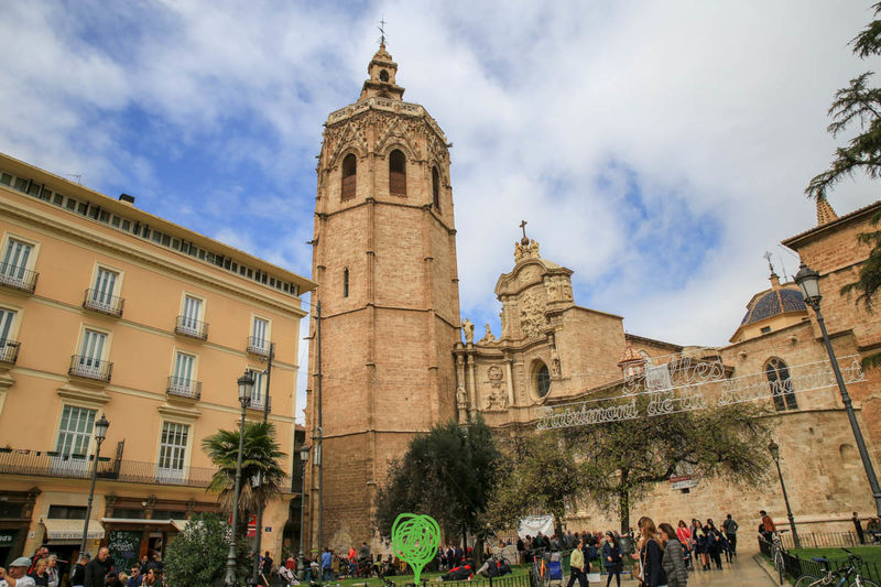 Widok na dzwonnicę Katedry w Walencji