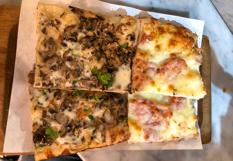 !Pizza na kawałki w La Boccaccia w Rzymie